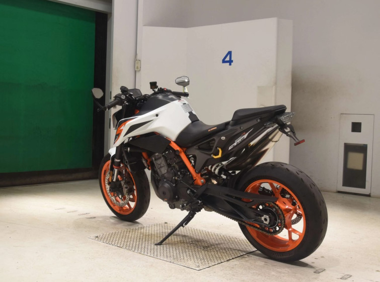 Мотоцикл KTM 890 DUKE R с пробегом 5946 km