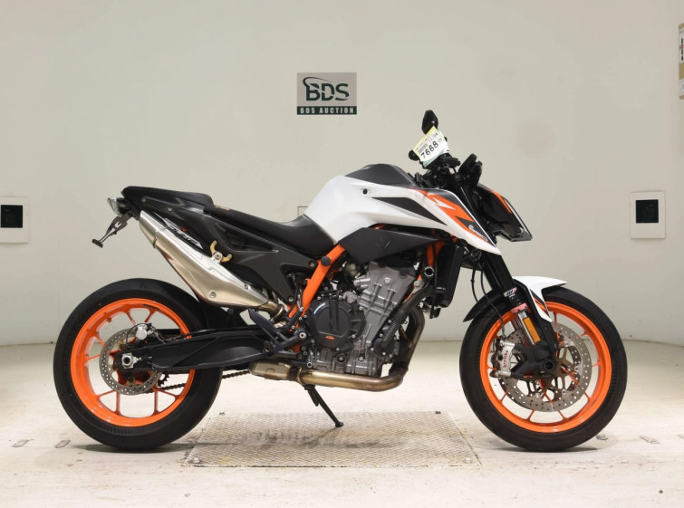 Мотоцикл KTM 890 DUKE R с пробегом 5946 km