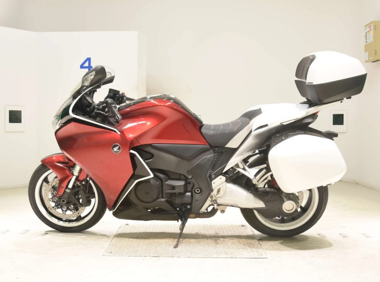 Мотоцикл Honda VFR1200FD с пробегом 61858 km