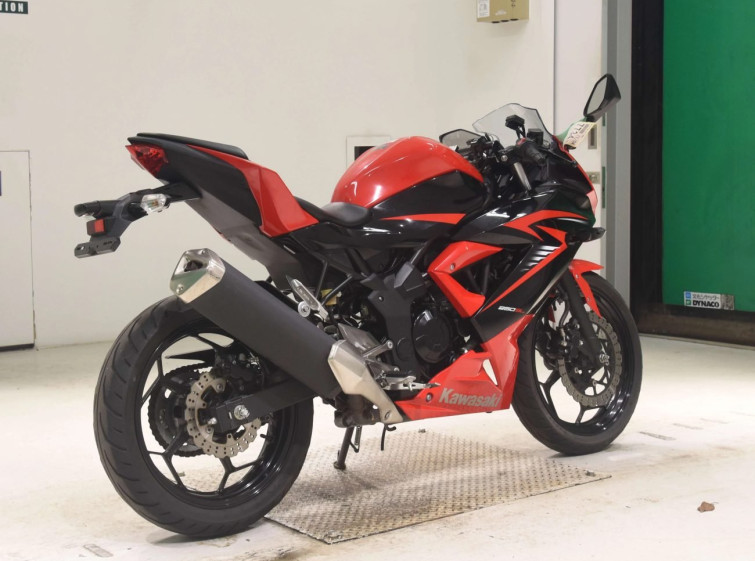 Мотоцикл Kawasaki NINJA250 с пробегом 9214 km