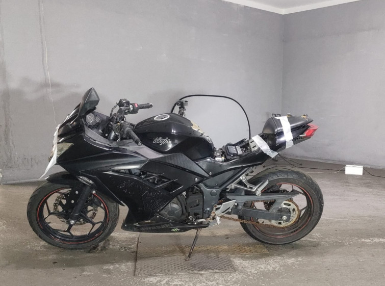 Мотоцикл Kawasaki NINJA250 с пробегом 32949 km