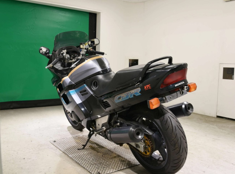 Мотоцикл Honda CBR1000F з пробігом 33677 km