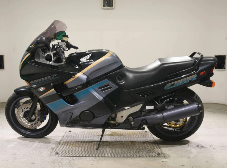 Мотоцикл Honda CBR1000F з пробігом 33677 km