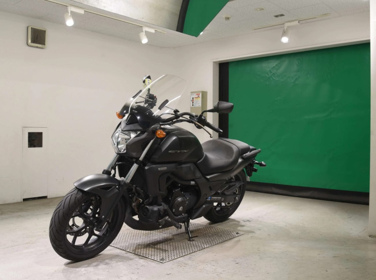 Мотоцикл Honda CTX700N з пробігом 6079 km