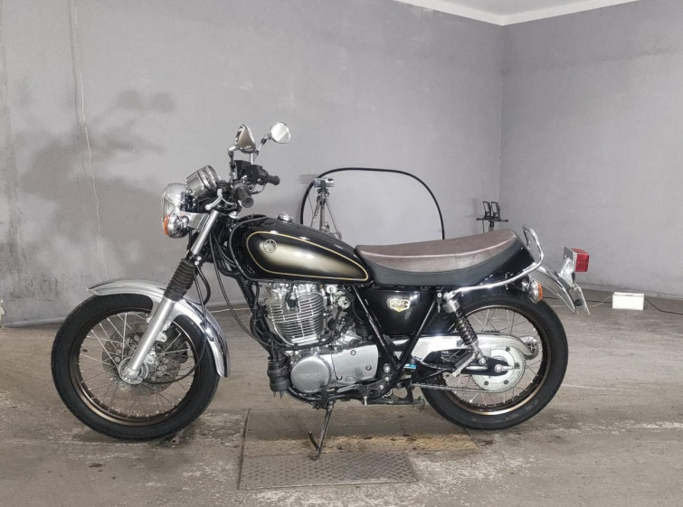 Мотоцикл Yamaha SR400 с пробегом 11580 km