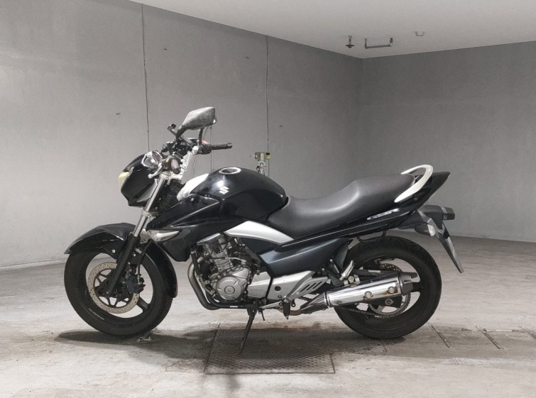 Мотоцикл Suzuki GSR250 з пробігом 35712 km