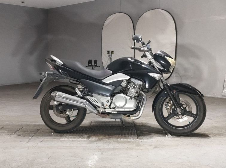 Мотоцикл Suzuki GSR250 з пробігом 35712 km