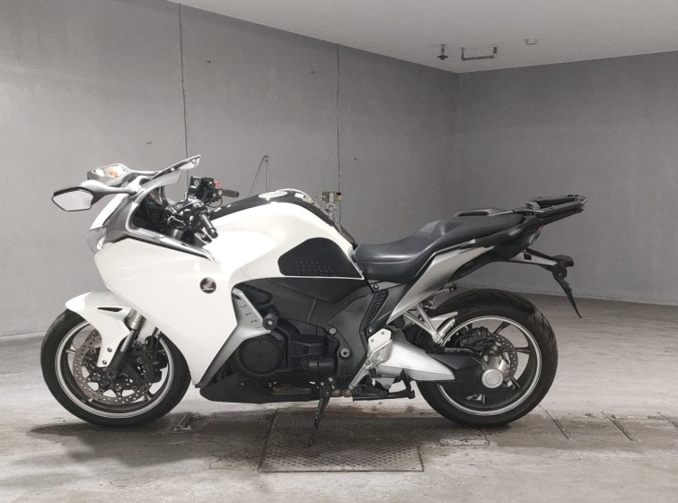 Мотоцикл Honda VFR1200FD з пробігом 31429 km