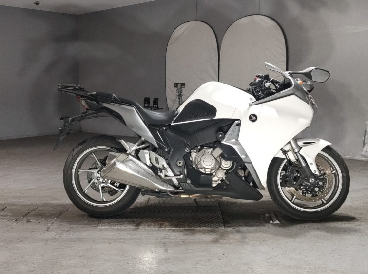 Мотоцикл Honda VFR1200FD з пробігом 31429 km