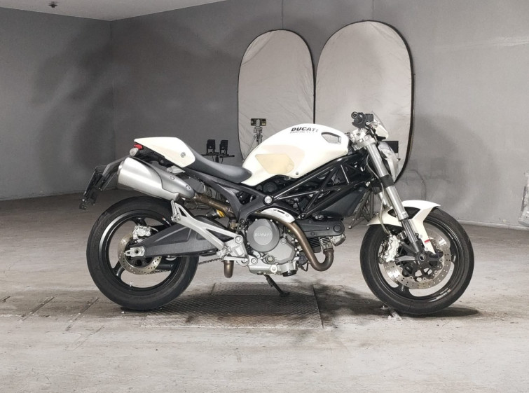 Мотоцикл Ducati MONSTER 696 PLUS з пробігом 23426 km