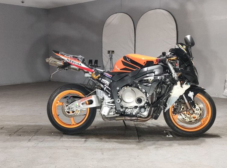 Мотоцикл Honda CBR1000RR с пробегом 75856 km