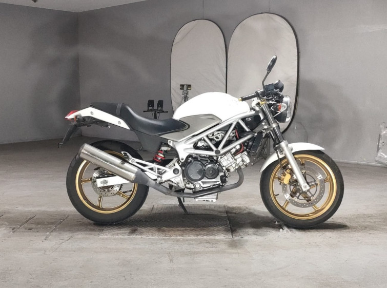 Мотоцикл Honda VTR250 з пробігом 20209 km