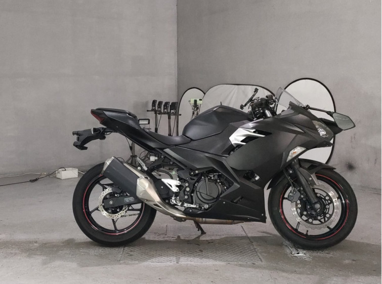 Мотоцикл Kawasaki NINJA250 з пробігом 25276 km