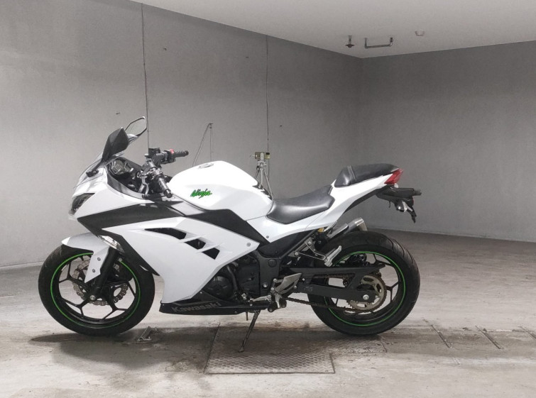 Мотоцикл Kawasaki NINJA250 з пробігом 12672 km