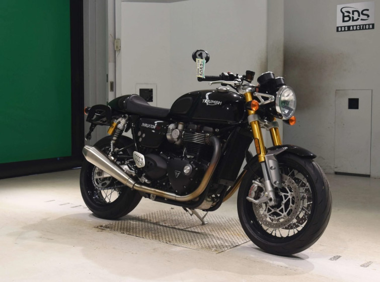 Мотоцикл Triumph THRUXTON1200RS з пробігом 15871 km
