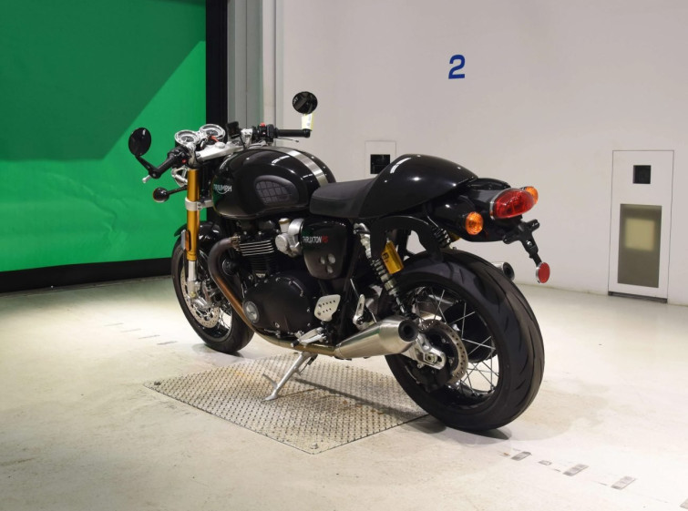 Мотоцикл Triumph THRUXTON1200RS з пробігом 15871 km