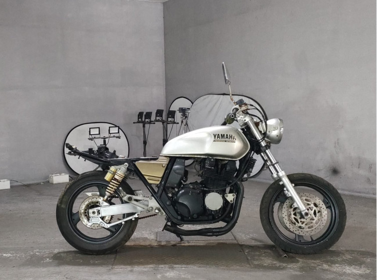 Мотоцикл Yamaha XJR400