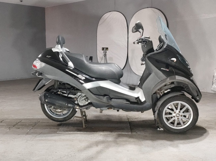 Мотоцикл Piaggio MP3 250 с пробегом 11827 km