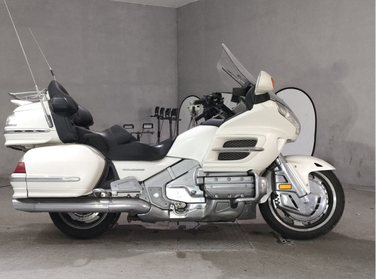 Мотоцикл Honda GL1800 с пробегом 74230 km