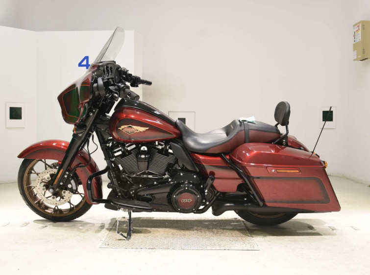 Мотоцикл HD STREET GLIDE FLHXS1870 с пробегом 1653 km
