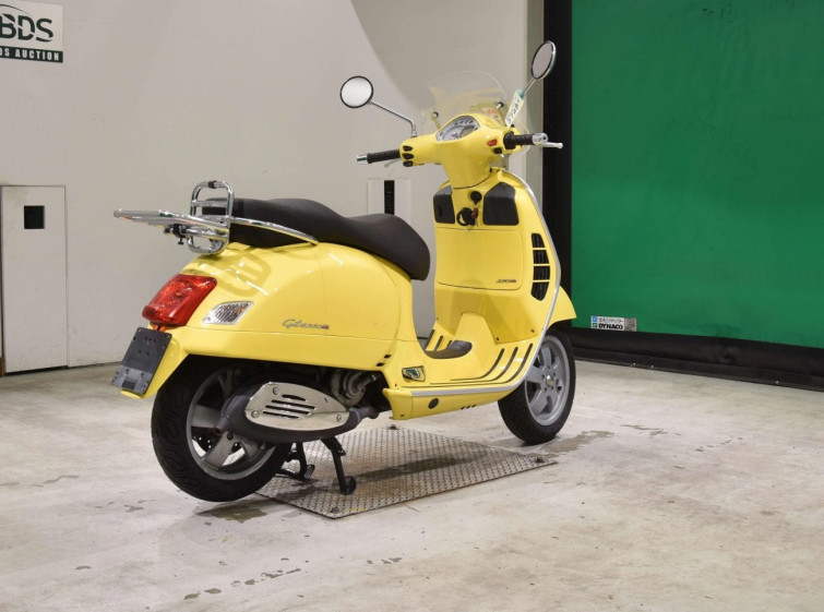 Мотоцикл Vespa GTS250IE з пробігом 12240 km