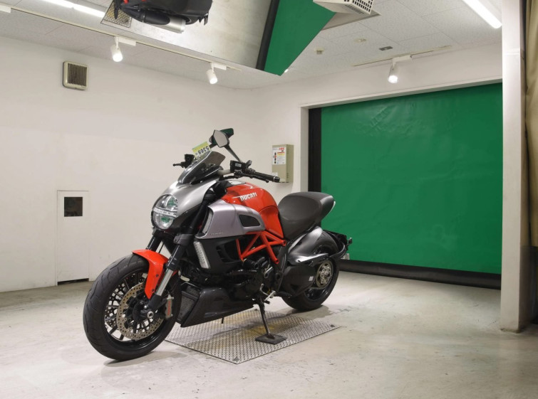 Мотоцикл Ducati DIAVEL с пробегом 8958 km