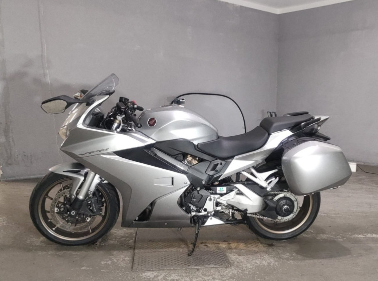 Мотоцикл Honda VFR800F с пробегом 7262 km