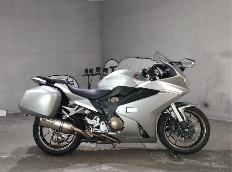 Мотоцикл Honda VFR800F с пробегом 7262 km