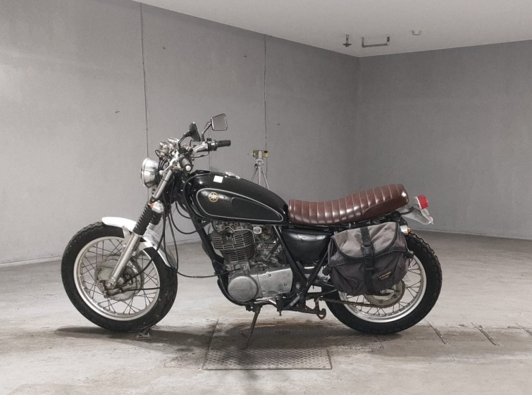 Мотоцикл Yamaha SR400 с пробегом 2569 km