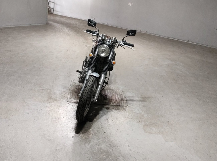 Мотоцикл Yamaha SR400 с пробегом 2569 km