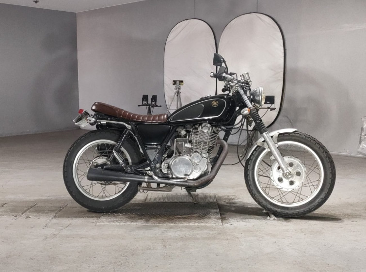 Мотоцикл Yamaha SR400 с пробегом 2569 km