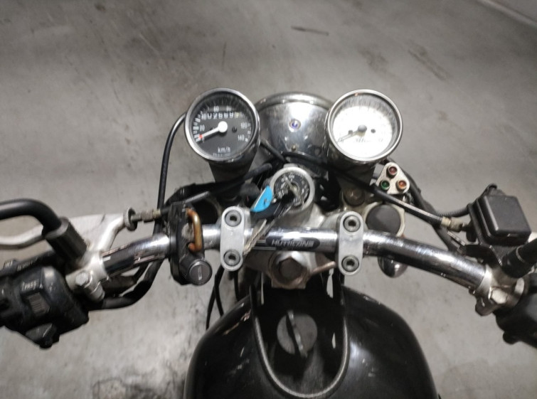 Мотоцикл Yamaha SR400 с пробегом 2569 km