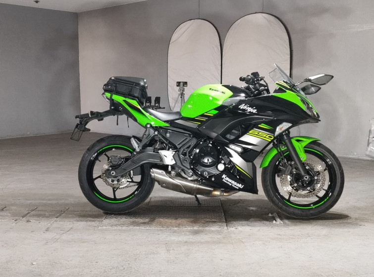 Мотоцикл Kawasaki NINJA650 с пробегом 11326 km