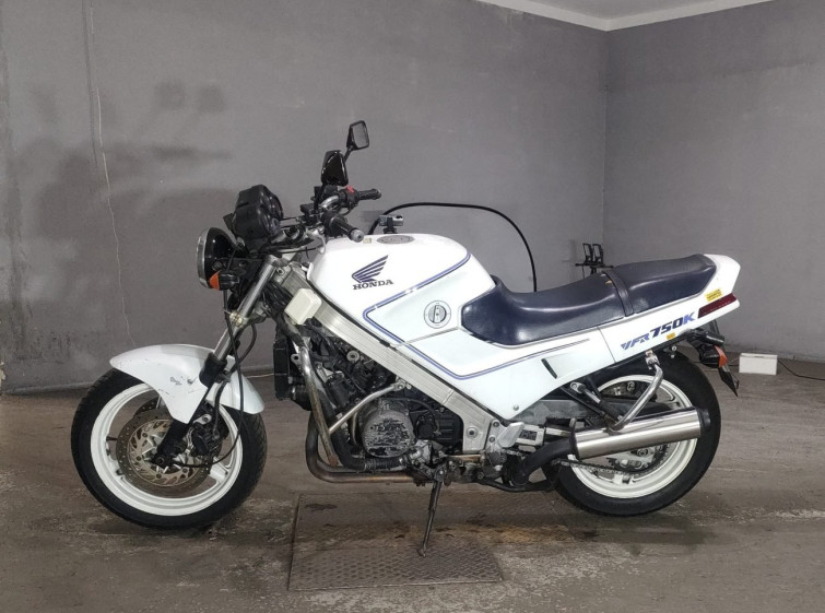 Мотоцикл Honda VFR750F з пробігом 27819 km