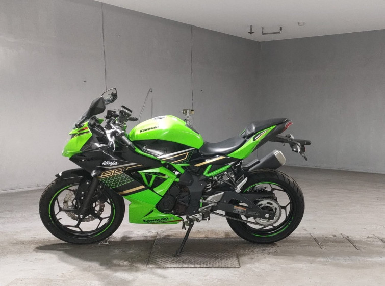 Мотоцикл Kawasaki NINJA250 з пробігом 17397 km