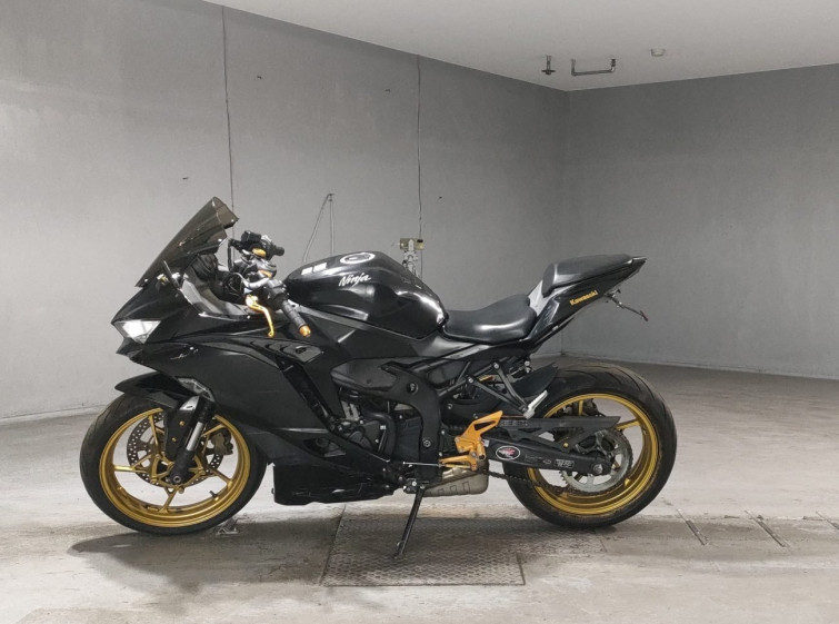 Мотоцикл Kawasaki NINJA ZX-25R з пробігом 43378 km