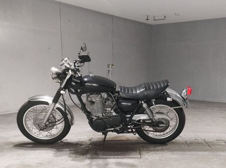 Мотоцикл Yamaha SR400 с пробегом 10737 km