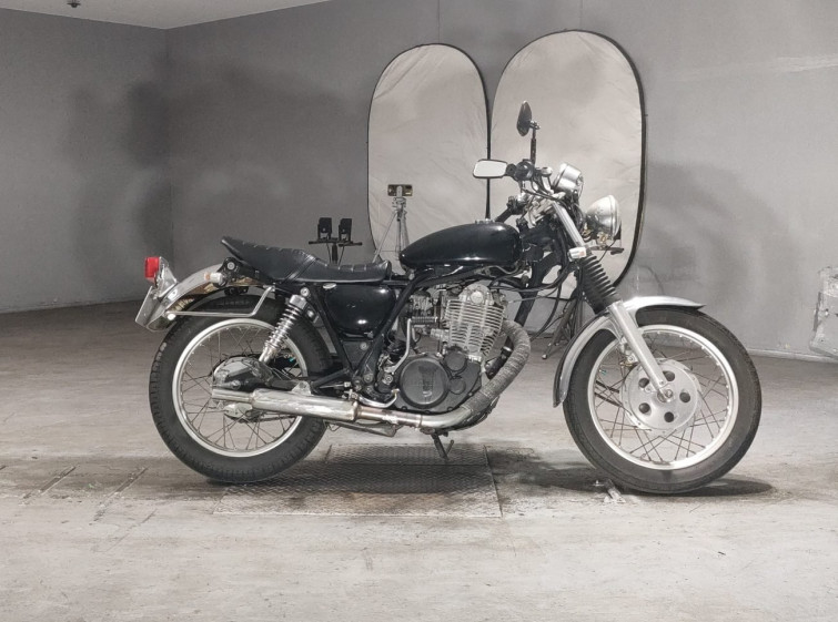 Мотоцикл Yamaha SR400 с пробегом 10737 km