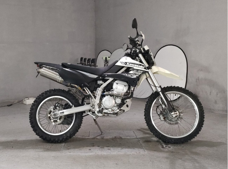 Мотоцикл Kawasaki KLX250 з пробігом 12239 km