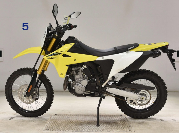 Мотоцикл Suzuki DR-Z4S с пробегом 805 km