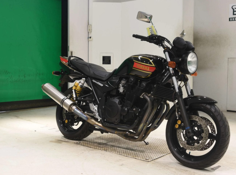 Мотоцикл Yamaha XJR1300 з пробігом 8605 km