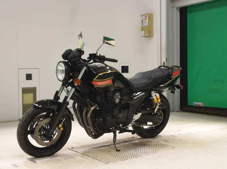 Мотоцикл Yamaha XJR1300 з пробігом 8605 km