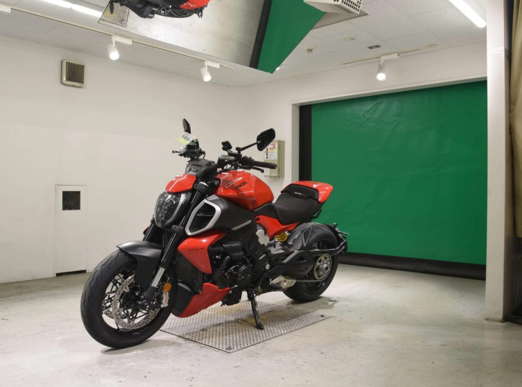 Мотоцикл Ducati DIAVEL V4 с пробегом 478 km
