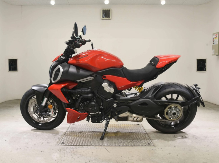 Мотоцикл Ducati DIAVEL V4 с пробегом 478 km