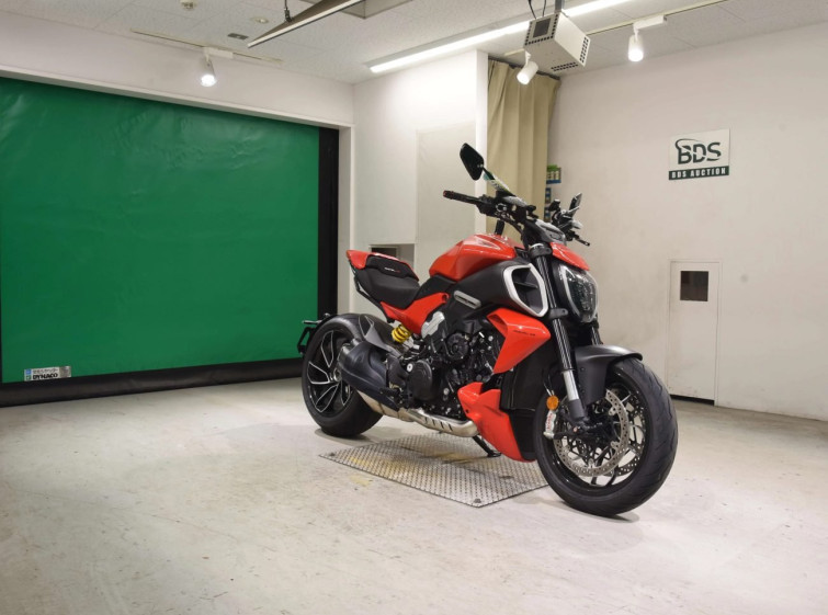 Мотоцикл Ducati DIAVEL V4 с пробегом 478 km