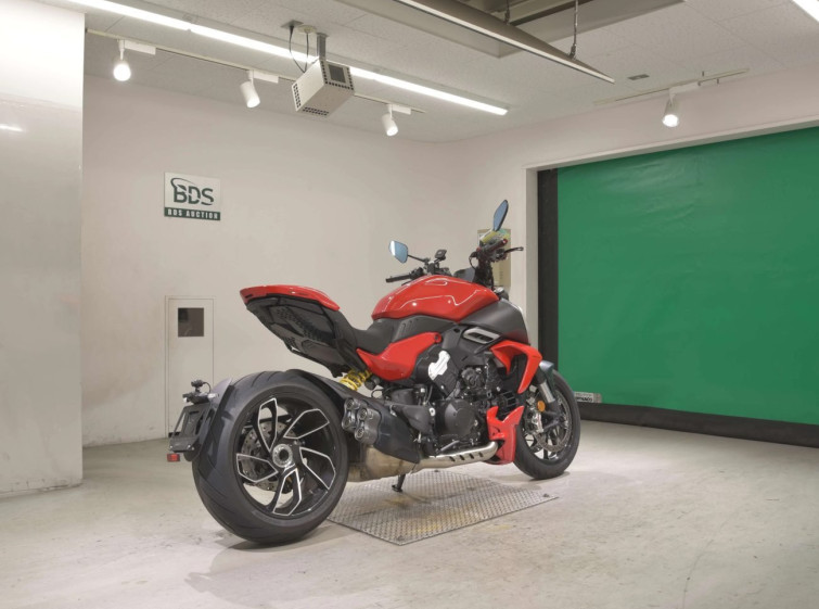 Мотоцикл Ducati DIAVEL V4 с пробегом 478 km