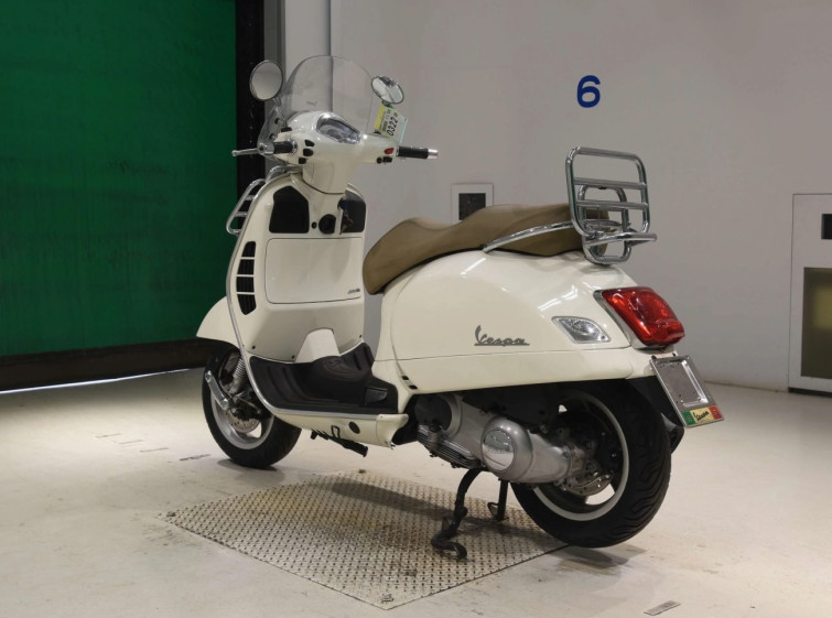 Мотоцикл Vespa GTS250IE с пробегом 7041 km