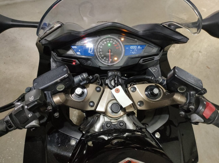 Мотоцикл Honda VFR800F з пробігом 100016 km