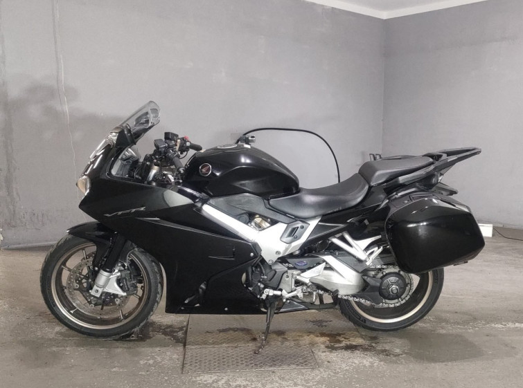 Мотоцикл Honda VFR800F з пробігом 100016 km