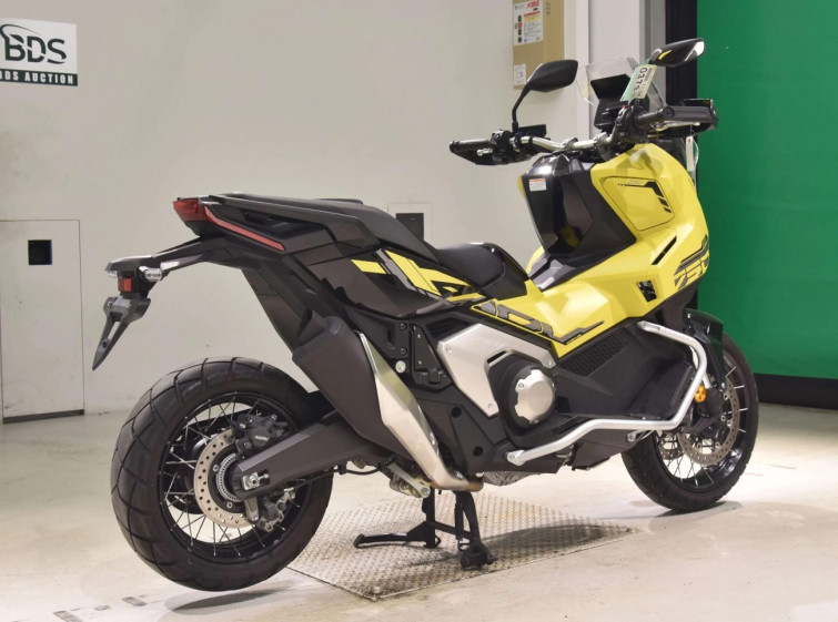 Мотоцикл Honda X-ADV750-2 з пробігом 4881 km